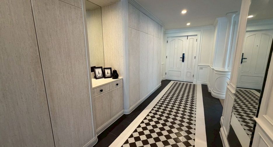 Condo en venta de 3 habitaciones en Khlong Toei, Bangkok