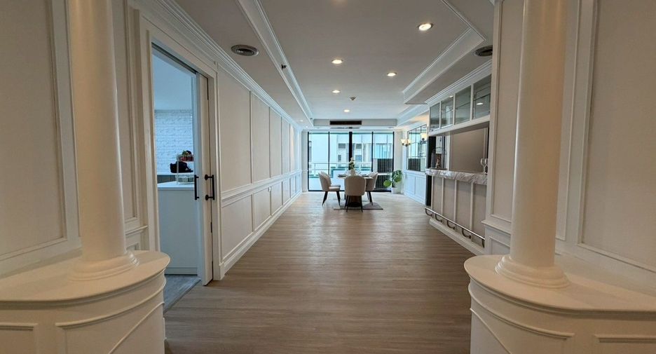 Condo en venta de 3 habitaciones en Khlong Toei, Bangkok