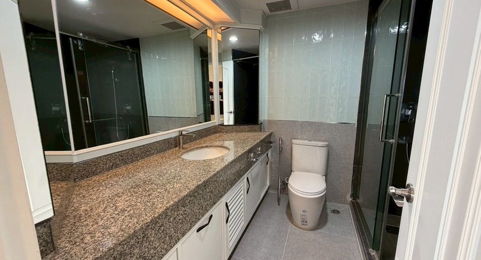 Condo en venta de 3 habitaciones en Khlong Toei, Bangkok