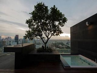 For rent 2 bedrooms condo in Pathum Wan, Bangkok