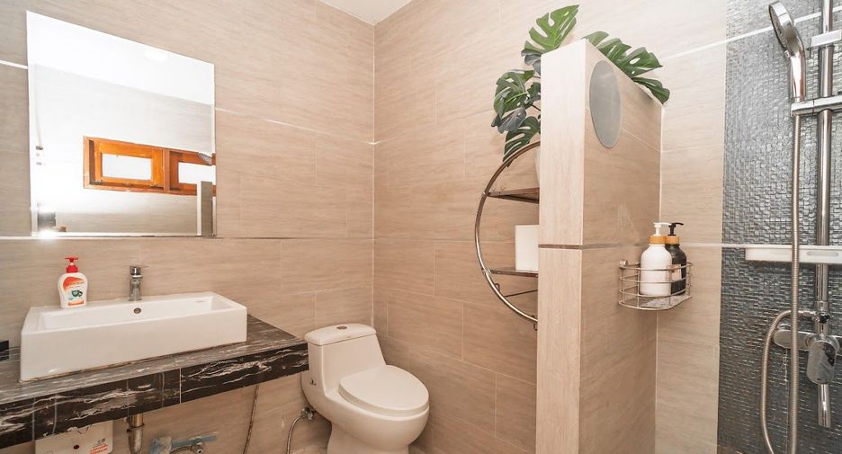 For rent 5 bedrooms townhouse in Watthana, Bangkok