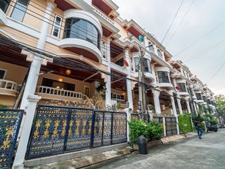 出租 5 卧室 联排别墅 在 Watthana, 曼谷