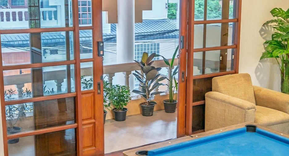 For rent 5 bedrooms townhouse in Watthana, Bangkok