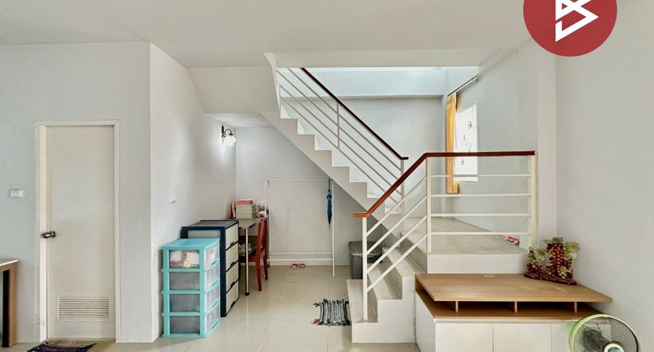 À vendre 3 chambres maison de ville à Nong Chok, Bangkok