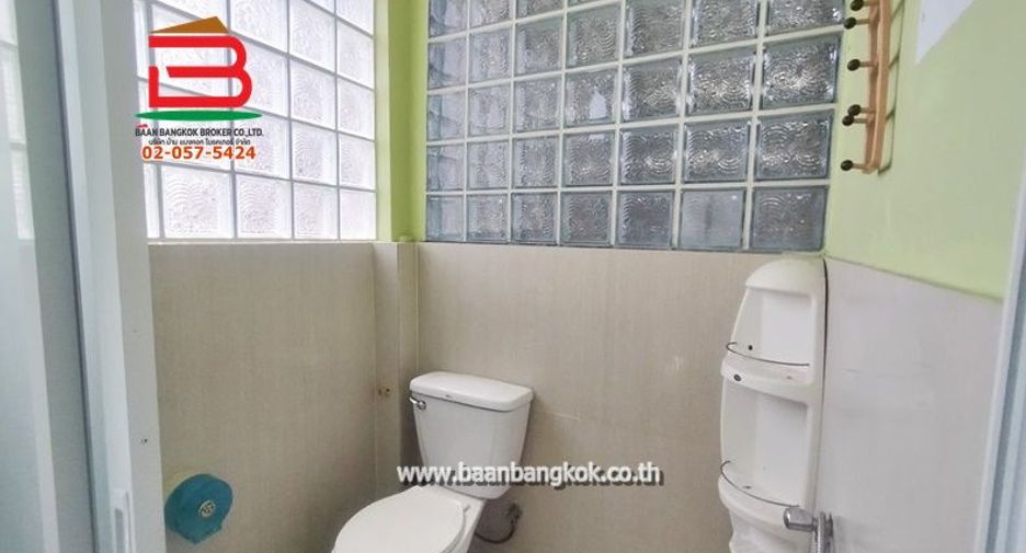 For sale 4 bedrooms retail Space in Dusit, Bangkok