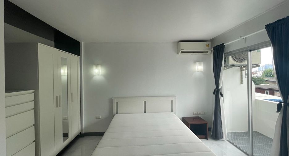 For sale 1 bed condo in Huai Khwang, Bangkok