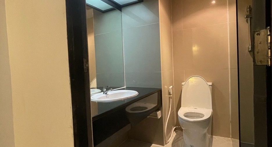 For sale 1 bed condo in Huai Khwang, Bangkok