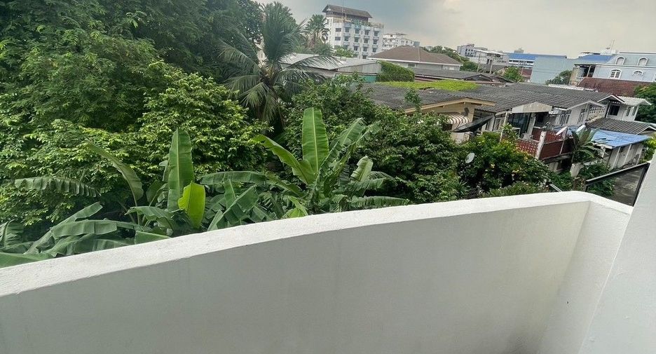For sale 1 bed condo in Huai Khwang, Bangkok