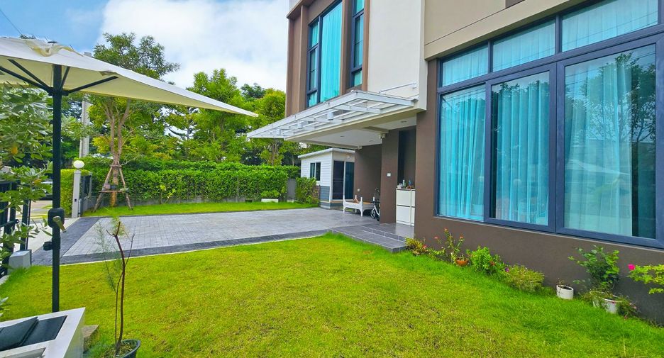 For sale 3 bedrooms house in Taling Chan, Bangkok