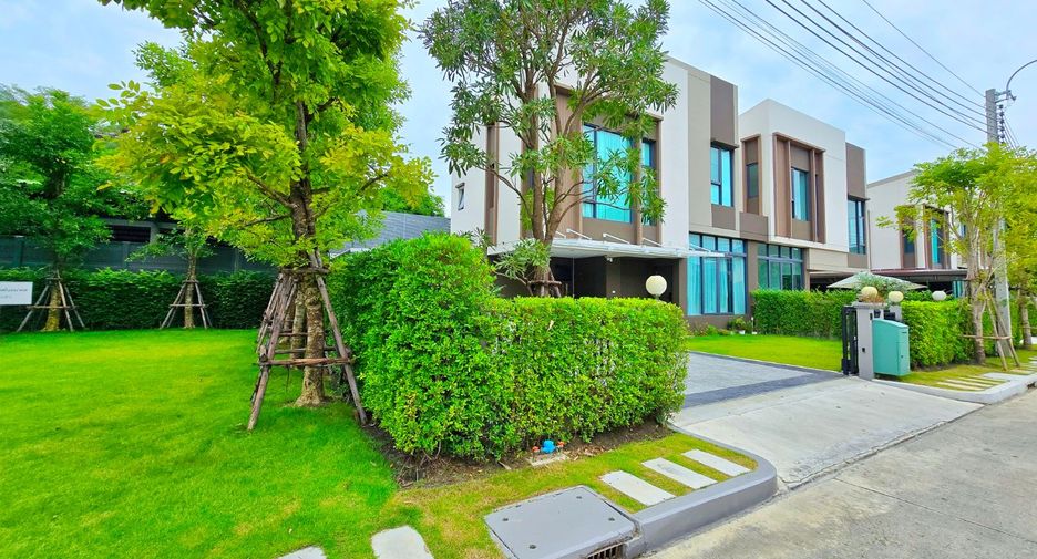 For sale 3 bedrooms house in Taling Chan, Bangkok