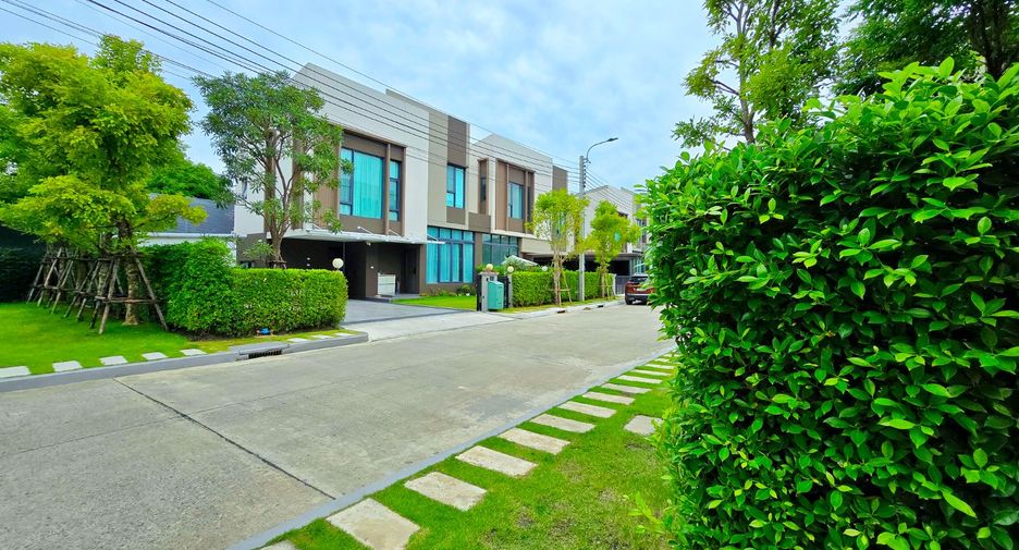 For sale 3 bedrooms house in Taling Chan, Bangkok