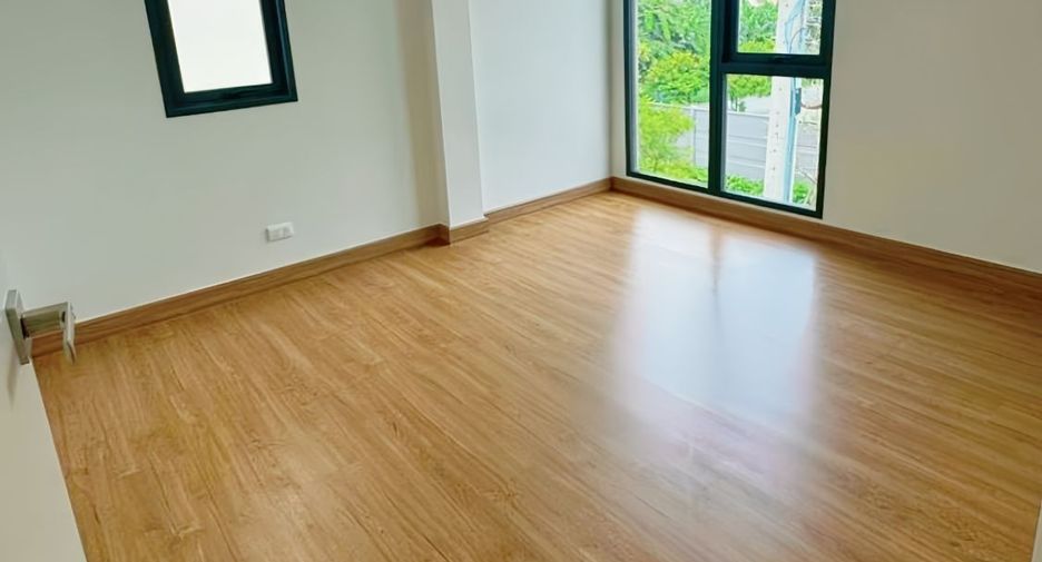 For sale 3 bedrooms house in Taling Chan, Bangkok