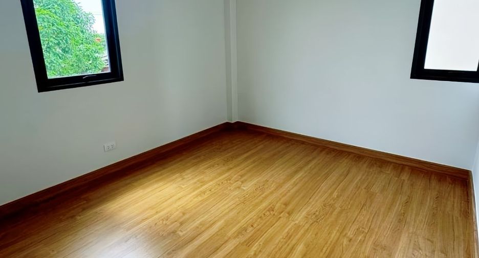 For sale 3 bedrooms house in Taling Chan, Bangkok