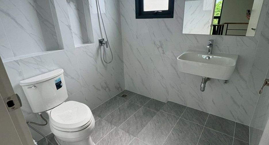 For sale 3 bedrooms house in Taling Chan, Bangkok
