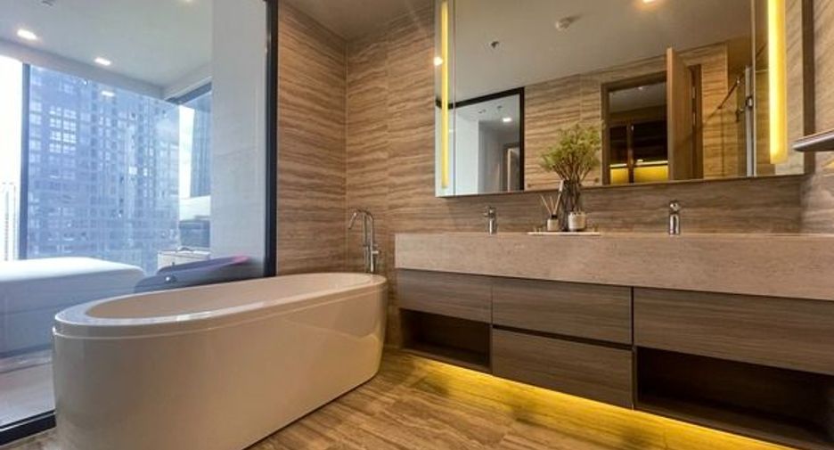 For rent 2 bedrooms condo in Khlong Toei, Bangkok