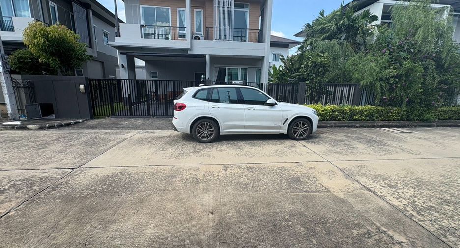 For sale 3 bedrooms house in Khan Na Yao, Bangkok