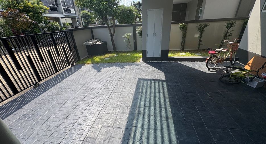 For sale 3 bedrooms house in Khan Na Yao, Bangkok