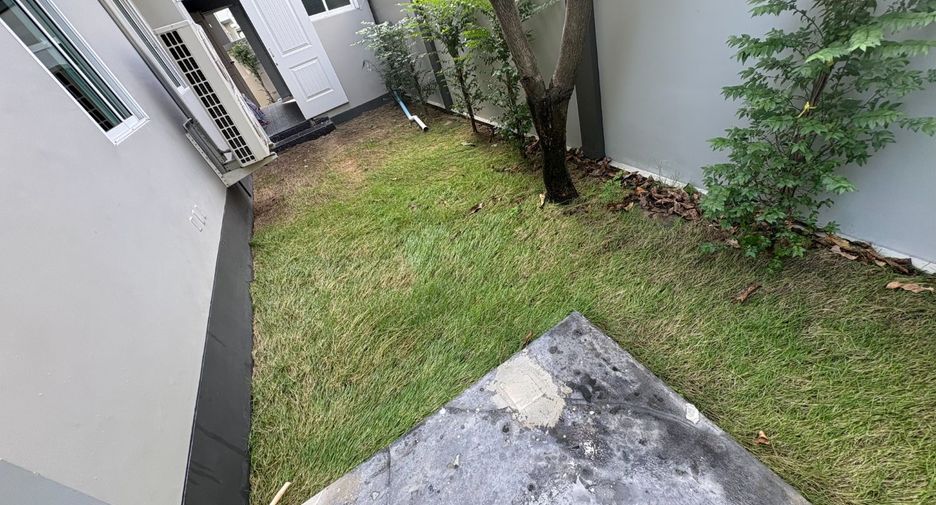 For sale 3 bedrooms house in Khan Na Yao, Bangkok