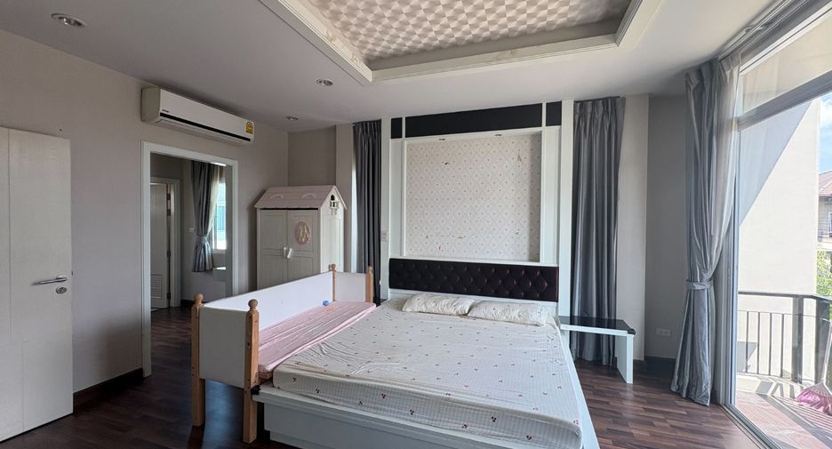 For sale 3 bedrooms house in Khan Na Yao, Bangkok