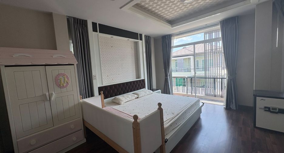 For sale 3 bedrooms house in Khan Na Yao, Bangkok