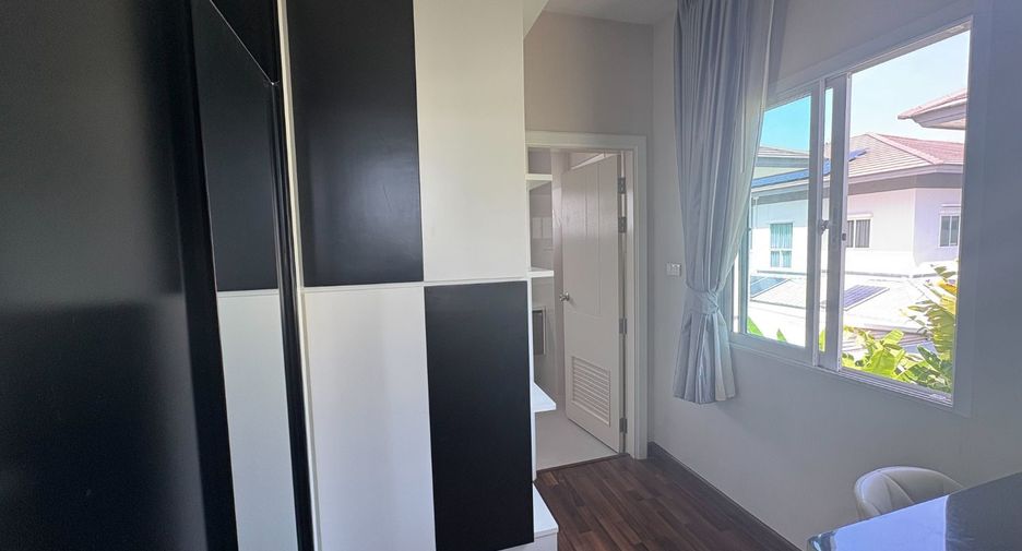 For sale 3 bedrooms house in Khan Na Yao, Bangkok