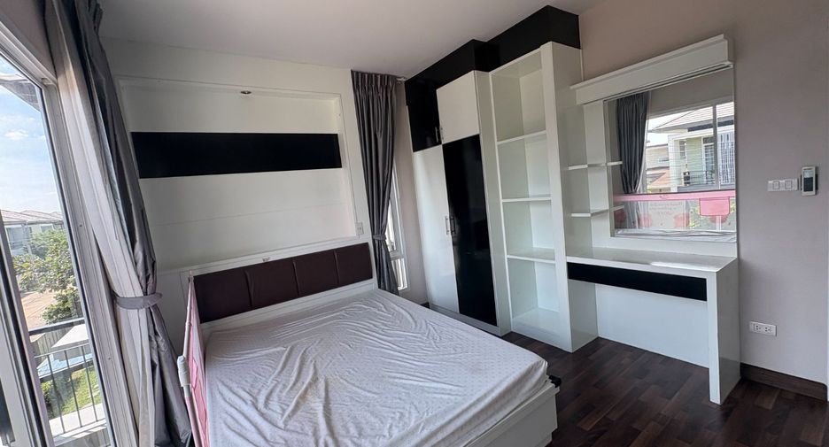 For sale 3 bedrooms house in Khan Na Yao, Bangkok