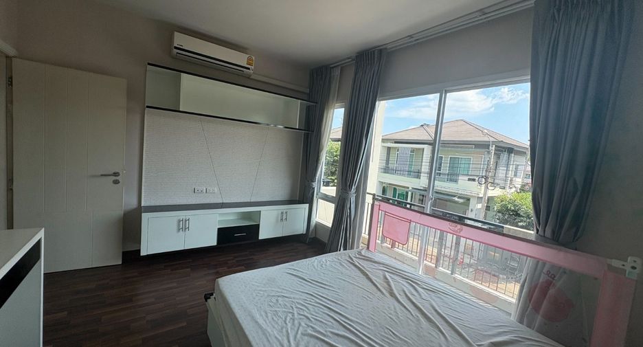 For sale 3 bedrooms house in Khan Na Yao, Bangkok