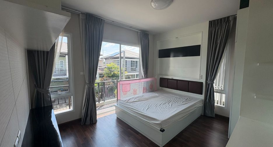 For sale 3 bedrooms house in Khan Na Yao, Bangkok