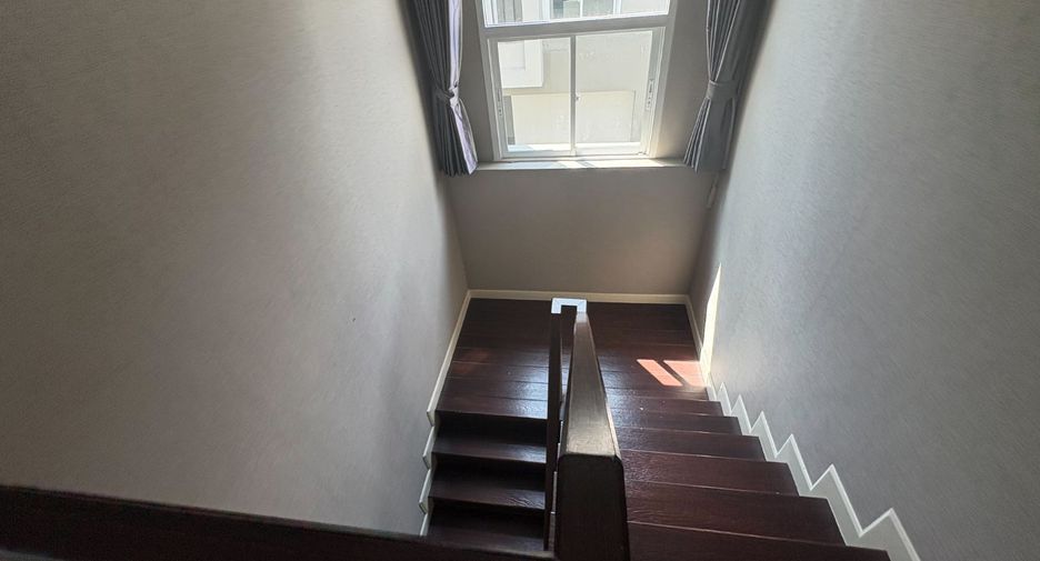 For sale 3 bedrooms house in Khan Na Yao, Bangkok