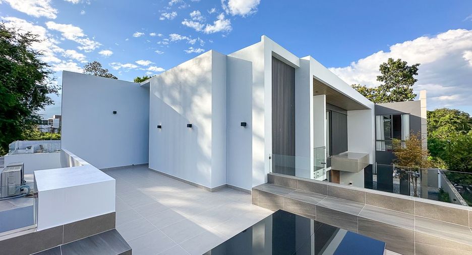 For sale 3 bedrooms villa in Mueang Chiang Mai, Chiang Mai