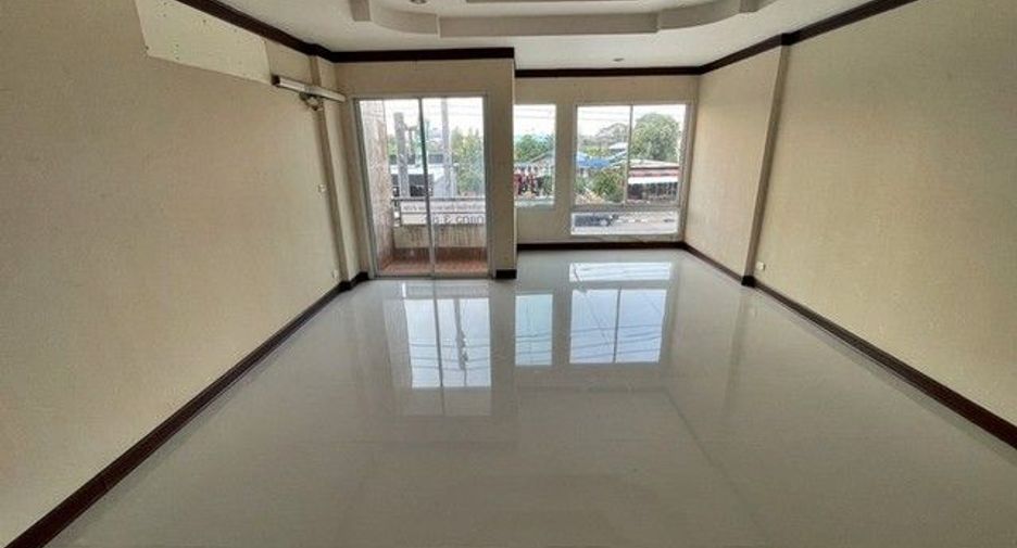 For sale 1 bed retail Space in Khlong Lan, Kamphaeng Phet