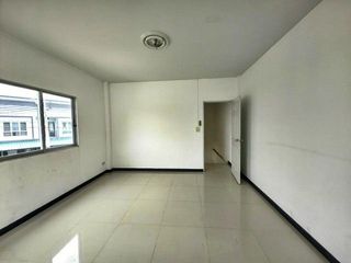 For sale 1 bed retail Space in Ban Bueng, Chonburi
