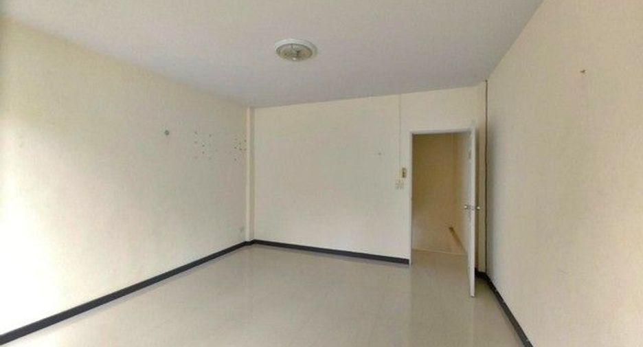 For sale 1 bed retail Space in Ban Bueng, Chonburi