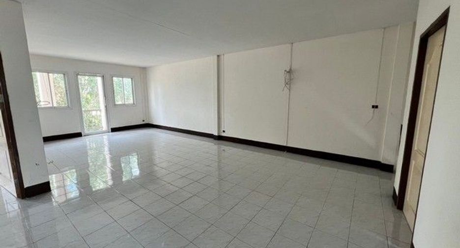 For sale 1 bed retail Space in Chae Hom, Lampang