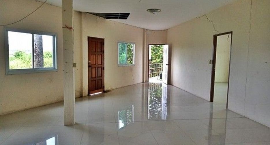 Gewerbefläche zum Kauf mit 1 Zimmer in Khok Samrong, Lopburi
