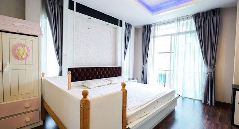 For sale 6 bedrooms house in Khan Na Yao, Bangkok