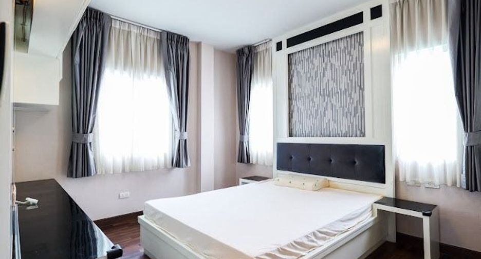 For sale 6 bedrooms house in Khan Na Yao, Bangkok