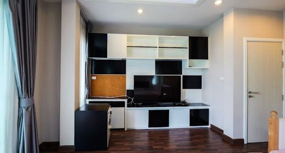 For sale 6 bedrooms house in Khan Na Yao, Bangkok