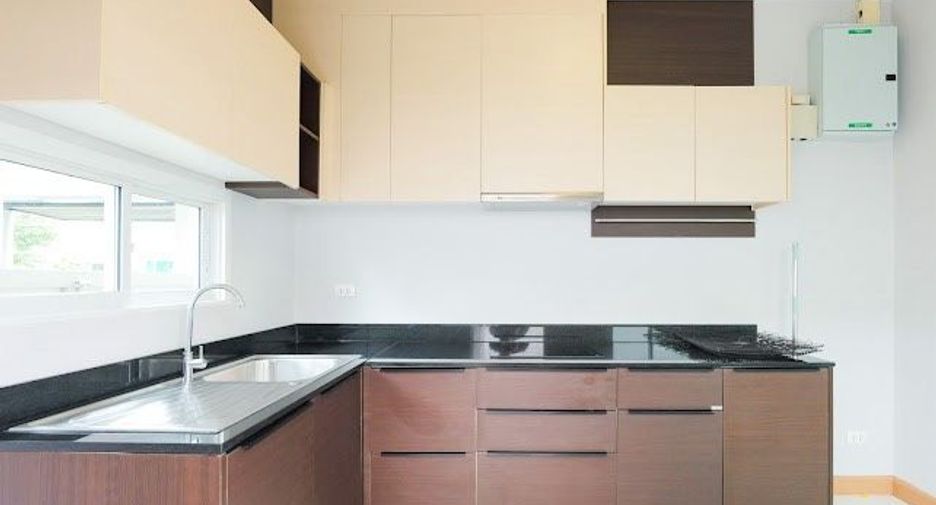 For sale 6 bedrooms house in Khan Na Yao, Bangkok