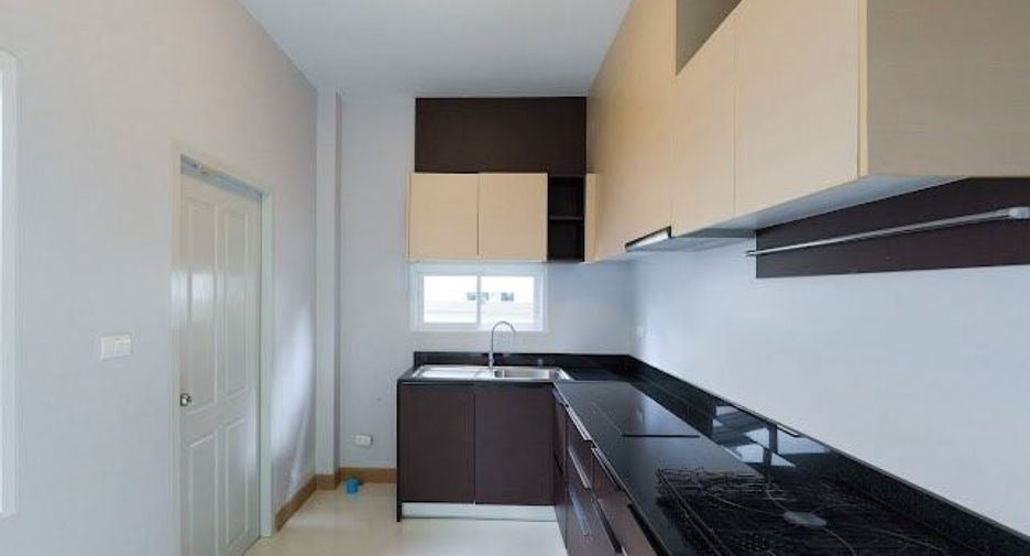 For sale 6 bedrooms house in Khan Na Yao, Bangkok