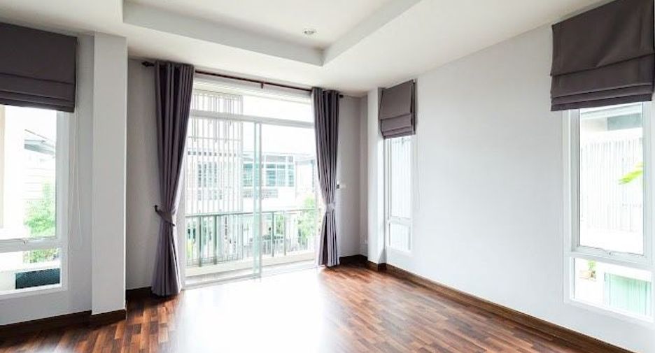 For sale 6 bedrooms house in Khan Na Yao, Bangkok