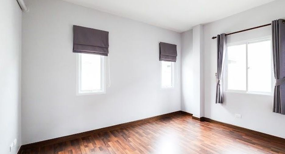 For sale 6 bedrooms house in Khan Na Yao, Bangkok