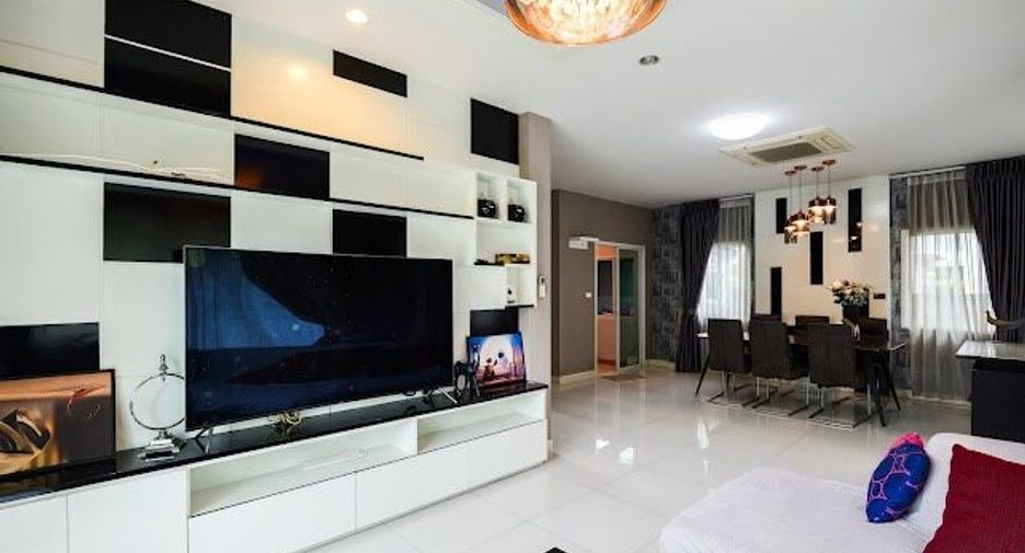 For sale 6 bedrooms house in Khan Na Yao, Bangkok
