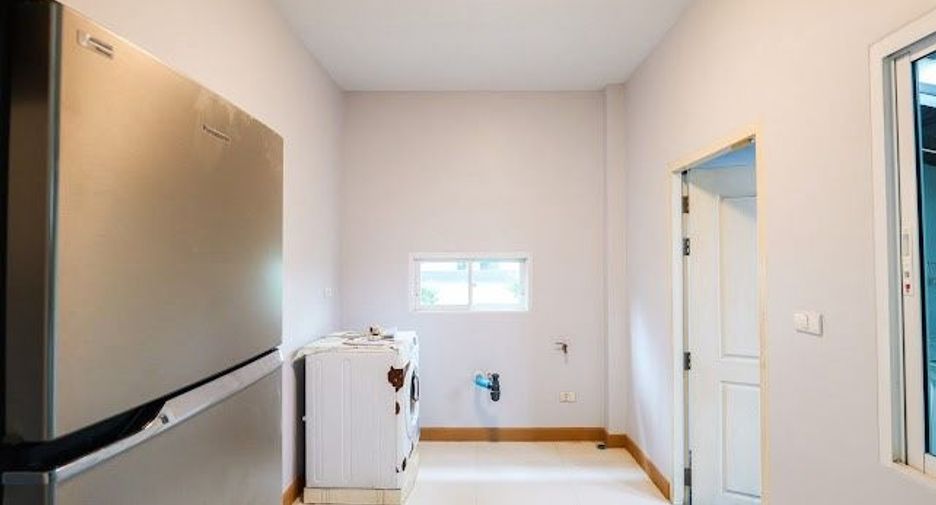 For sale 6 bedrooms house in Khan Na Yao, Bangkok