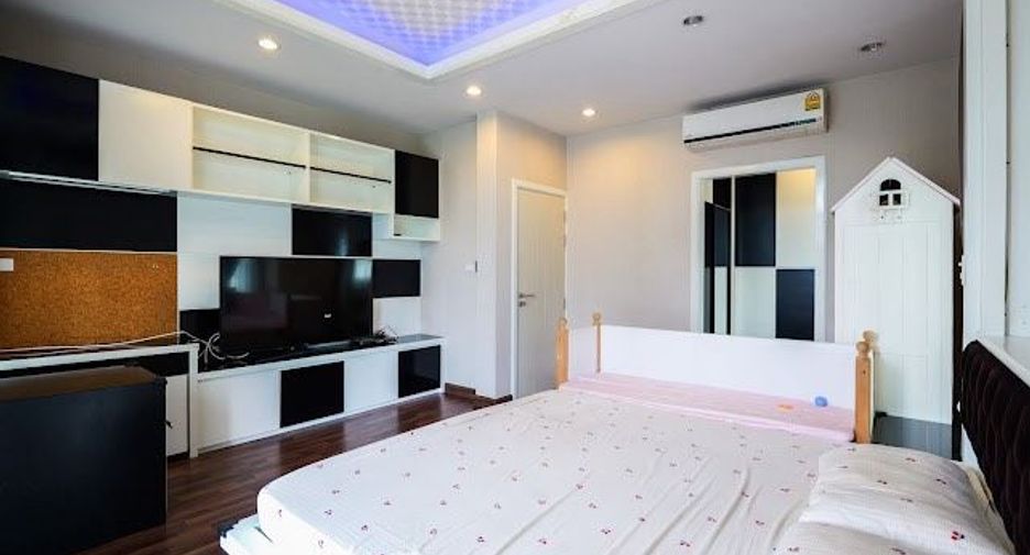 For sale 6 bedrooms house in Khan Na Yao, Bangkok