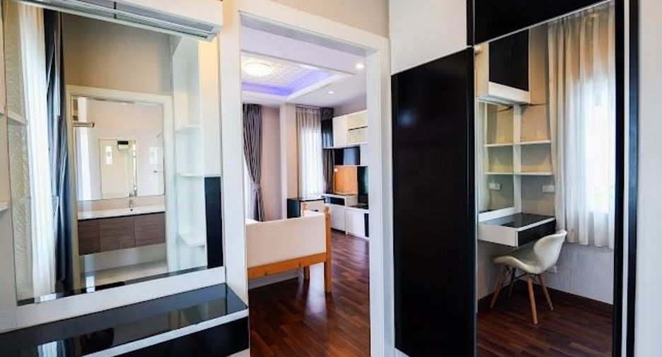 For sale 6 bedrooms house in Khan Na Yao, Bangkok