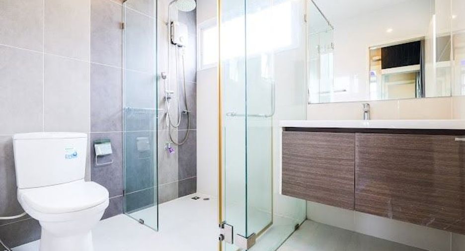 For sale 6 bedrooms house in Khan Na Yao, Bangkok