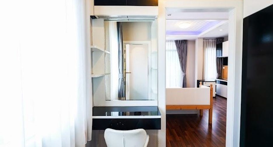 For sale 6 bedrooms house in Khan Na Yao, Bangkok