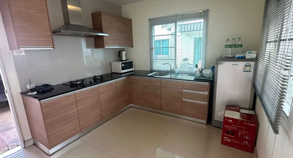 For rent 3 bedrooms house in Mueang Chiang Mai, Chiang Mai