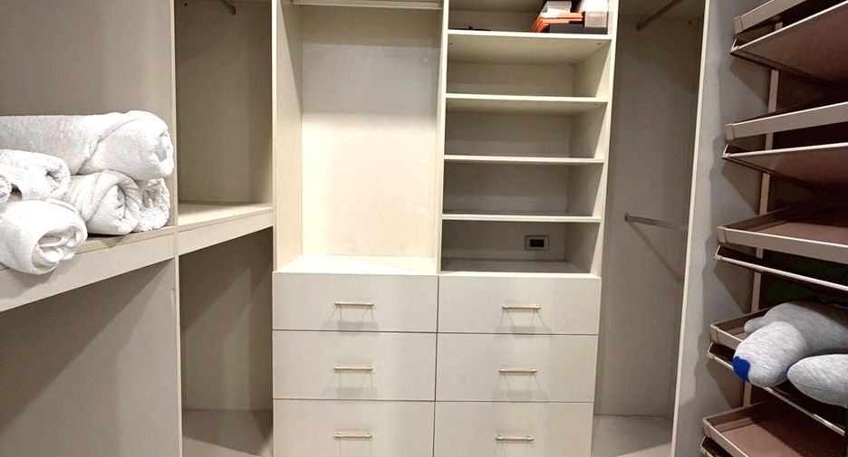 Reihenhaus zum Kauf mit 4 Zimmer in Watthana, Bangkok